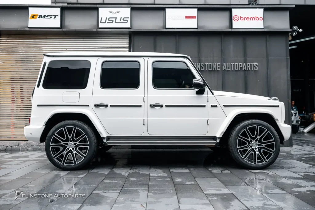 Mercedes-Benz W464 G-Class Custom Forged Wheel + Custom Red Seat Belt