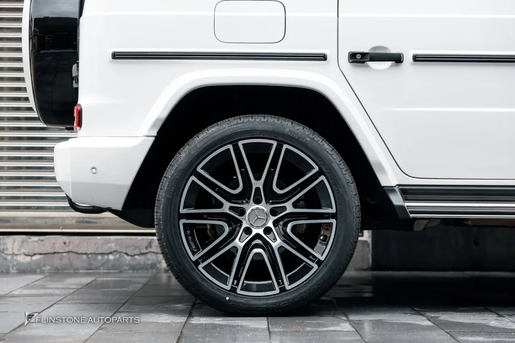 Mercedes-Benz W464 G-Class Custom Forged Wheel + Custom Red Seat Belt