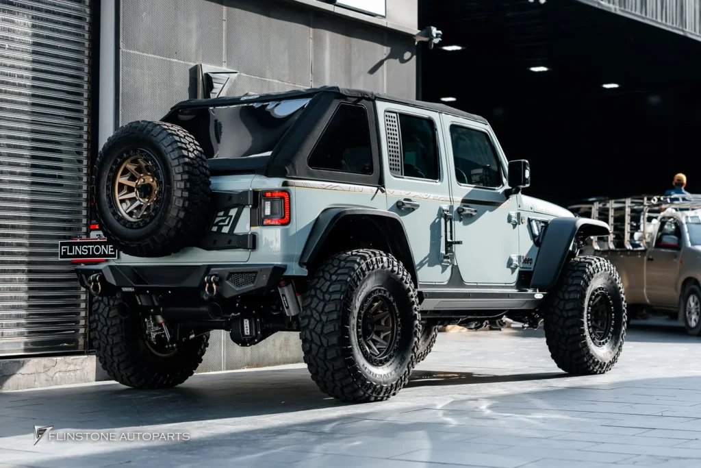 Jeep Wrangler JEEP RUBICON ออกรถป้ายแดงก็สไลด์มาแต่งทันที