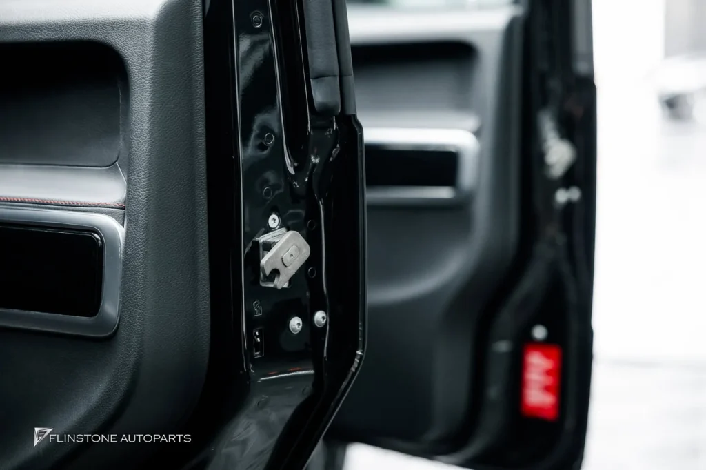 W464 G-Class ขอบคุณลูกค้า Mercedes G400d เข้าติดตั้งชุดอุปกรณ์ KEYLESS ที่ลูก
