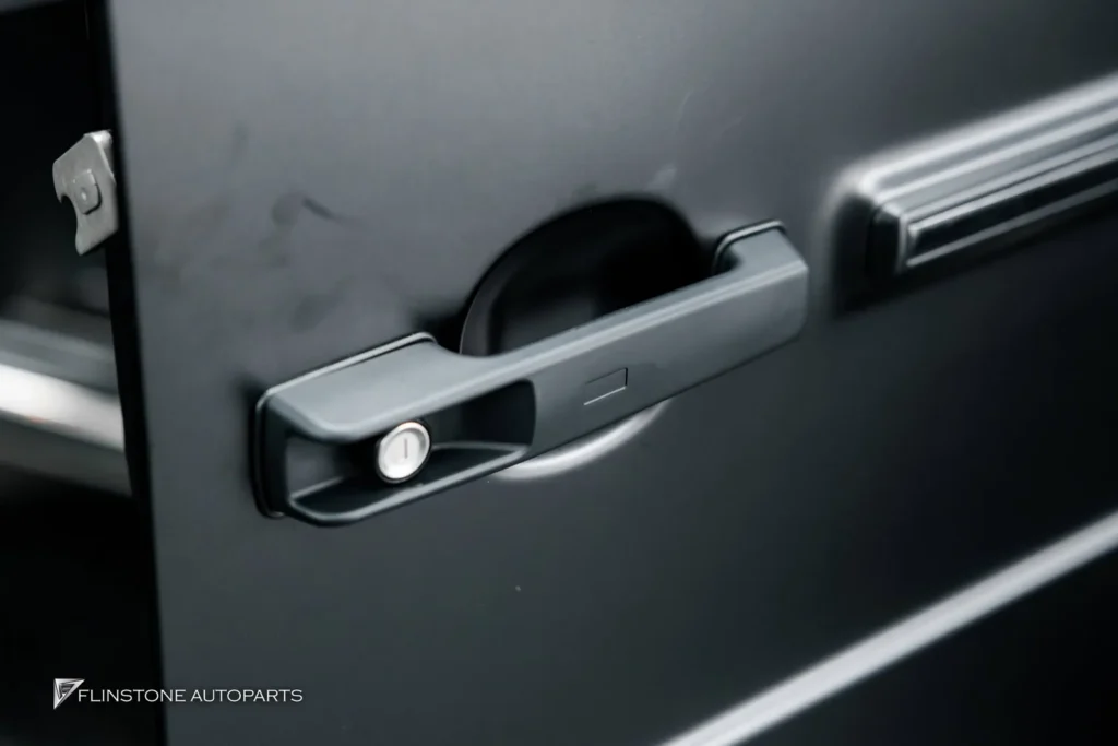 W464 G-Class ขอบคุณลูกค้า Mercedes G400d เข้าติดตั้งชุดอุปกรณ์ KEYLESS ที่ลูก