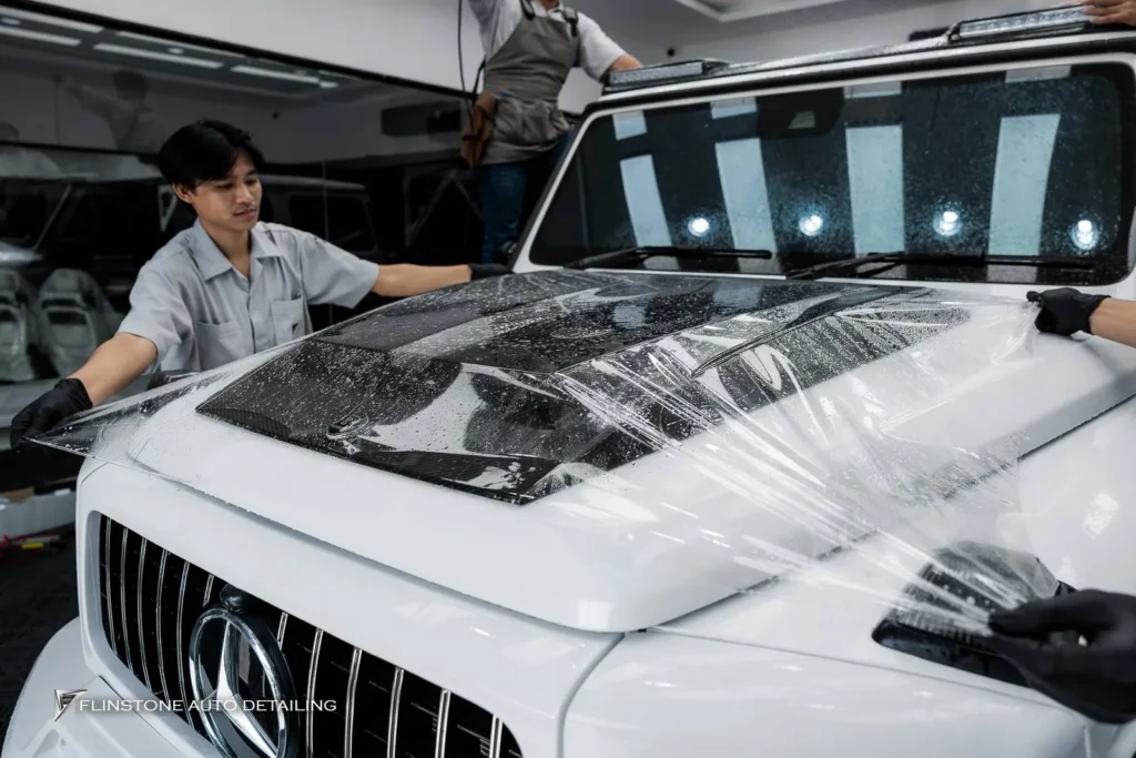 Mercedes-Benz W464 G-Class G400d หลังจากติดตั้งชุดแต่งแล้วก็เลือกติดฟิล์มใสกันรอยกับทางร้าน