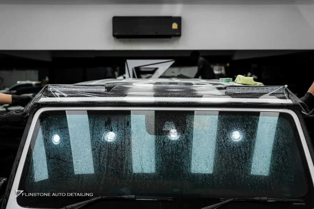 Mercedes-Benz W464 G-Class G400d หลังจากติดตั้งชุดแต่งแล้วก็เลือกติดฟิล์มใสกันรอยกับทางร้าน