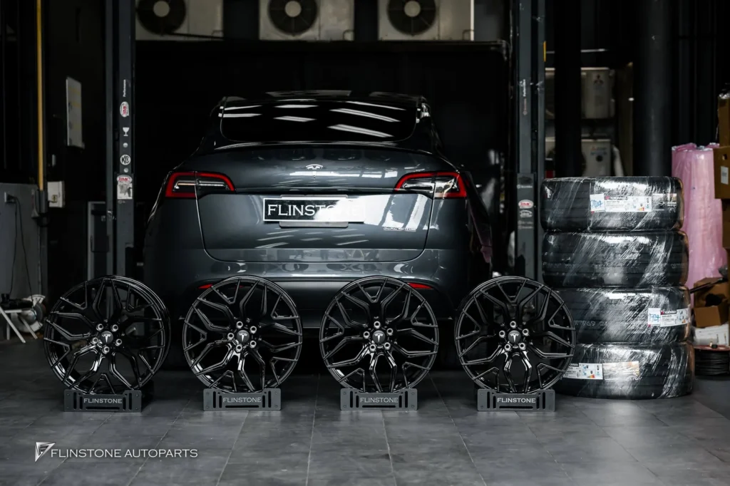 TESLA Model Y เลือกติดตั้งชุดล้อฟอจ USUS Forged Wheel สีดำเงา ทา