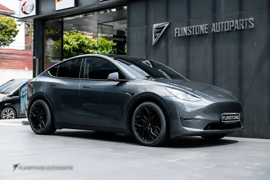 TESLA Model Y เลือกติดตั้งชุดล้อฟอจ USUS Forged Wheel สีดำเงา ทา