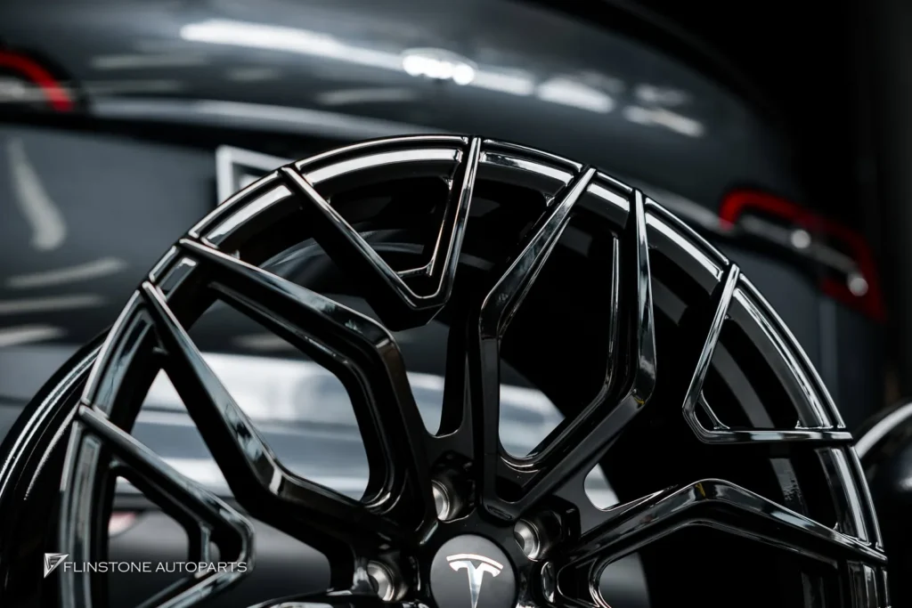 TESLA Model Y เลือกติดตั้งชุดล้อฟอจ USUS Forged Wheel สีดำเงา ทา