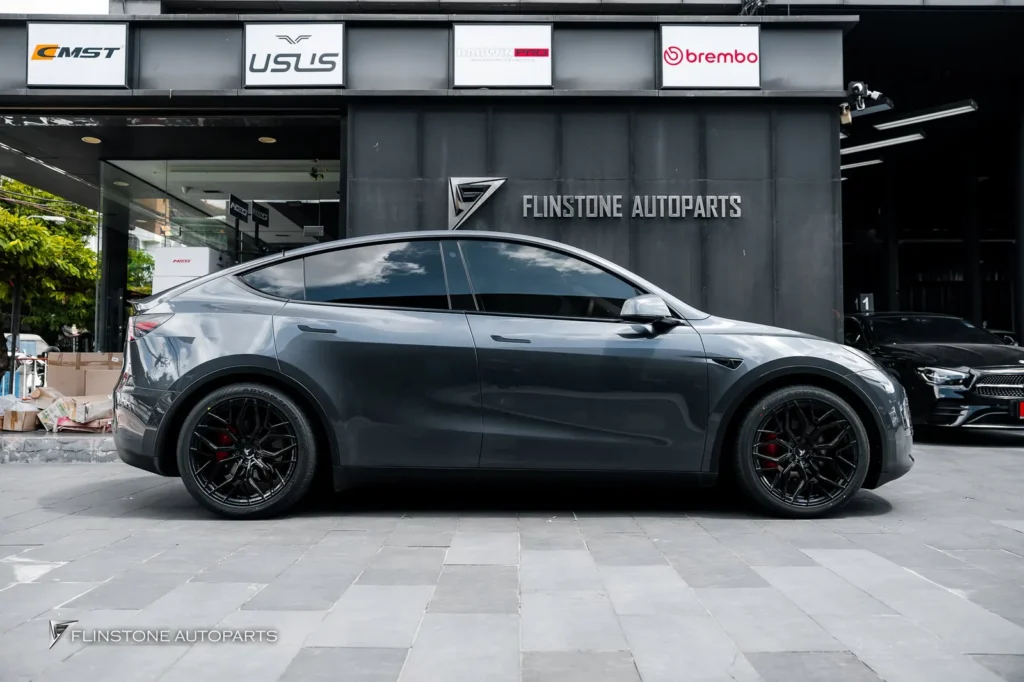 TESLA Model Y เลือกติดตั้งชุดล้อฟอจ USUS Forged Wheel สีดำเงา ทา