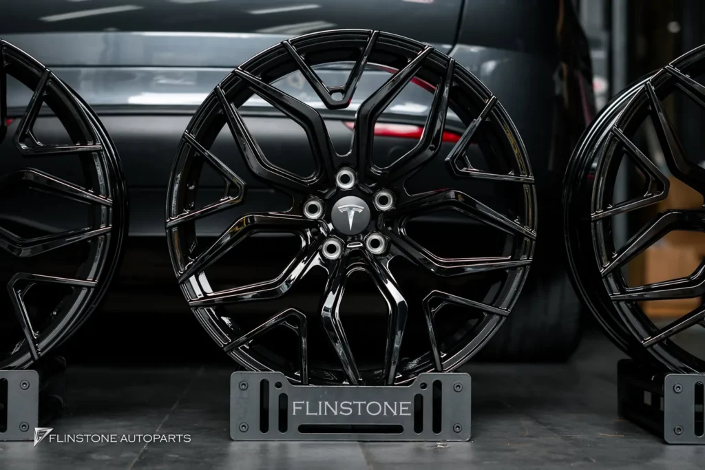 TESLA Model Y เลือกติดตั้งชุดล้อฟอจ USUS Forged Wheel สีดำเงา ทา