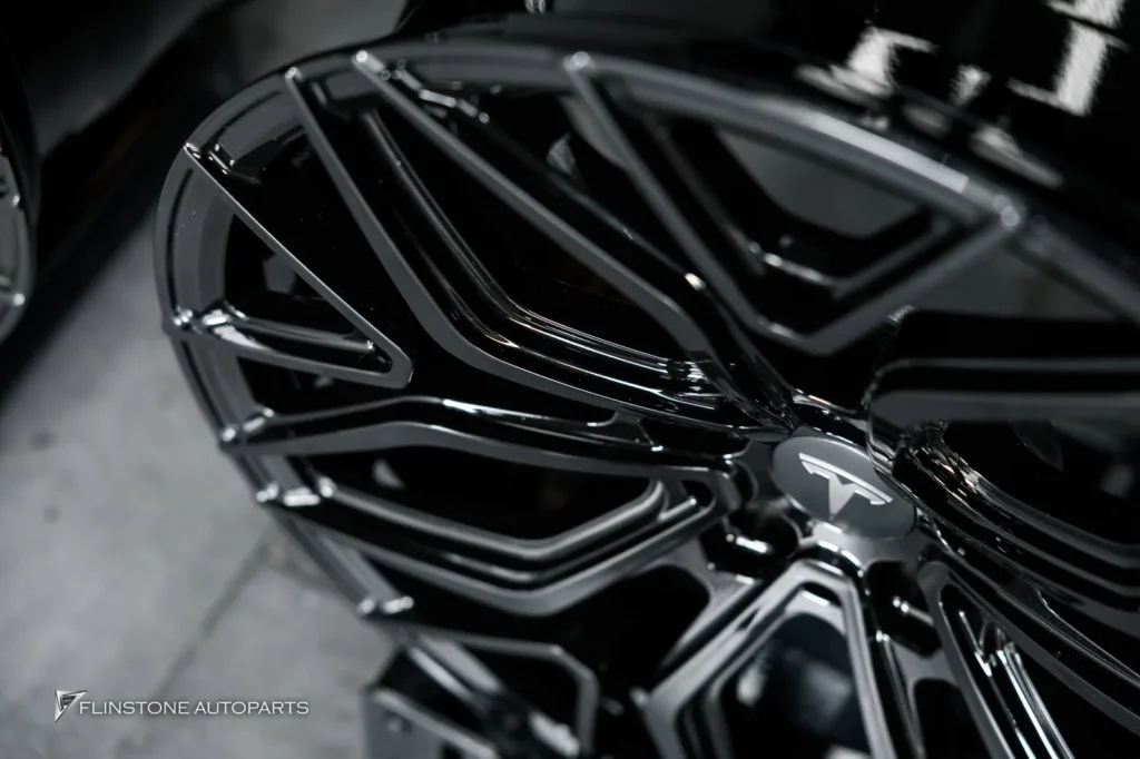 TESLA Model Y เลือกติดตั้งชุดล้อฟอจ USUS Forged Wheel สีดำเงา ทา