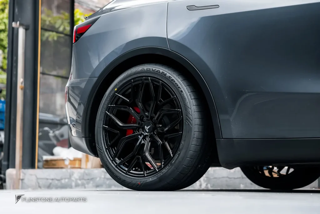 TESLA Model Y เลือกติดตั้งชุดล้อฟอจ USUS Forged Wheel สีดำเงา ทา