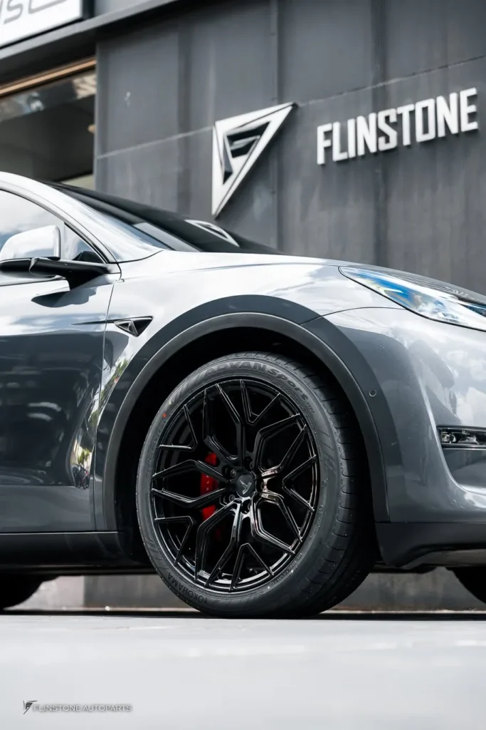 TESLA Model Y เลือกติดตั้งชุดล้อฟอจ USUS Forged Wheel สีดำเงา ทา