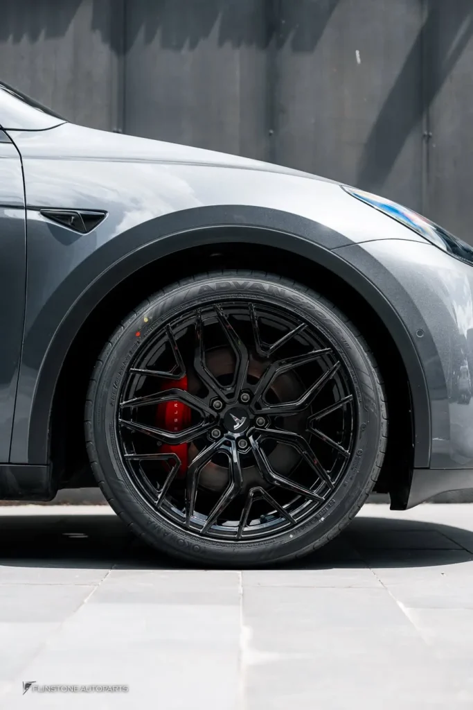 TESLA Model Y เลือกติดตั้งชุดล้อฟอจ USUS Forged Wheel สีดำเงา ทา