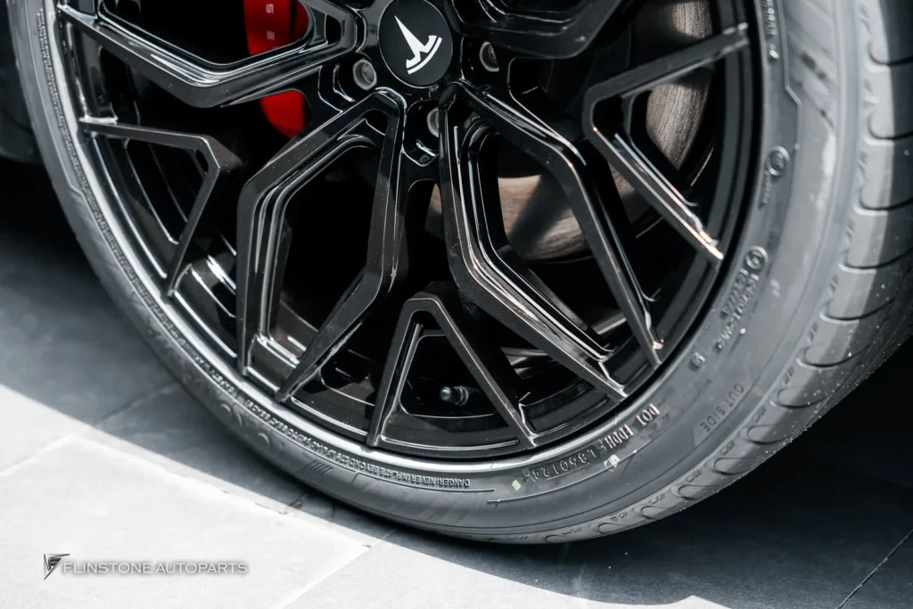 TESLA Model Y เลือกติดตั้งชุดล้อฟอจ USUS Forged Wheel สีดำเงา ทา