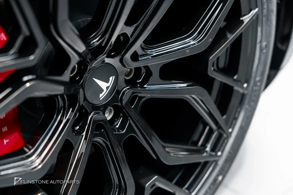TESLA Model Y เลือกติดตั้งชุดล้อฟอจ USUS Forged Wheel สีดำเงา ทา