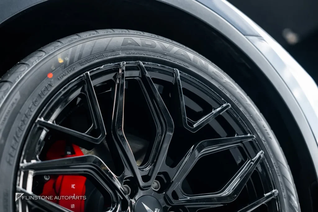 TESLA Model Y เลือกติดตั้งชุดล้อฟอจ USUS Forged Wheel สีดำเงา ทา