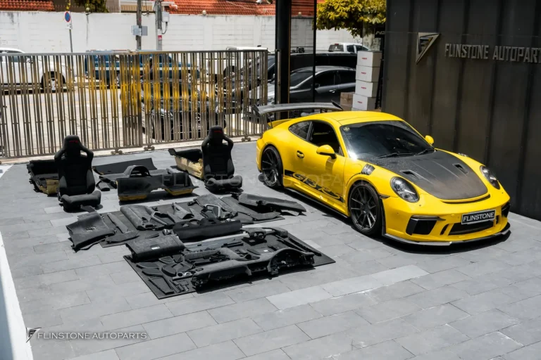 Full Alcantara PORSCHE 991 นอกจากตกแต่งภายนอกเป็นแบบ GT3 RS แล้ว