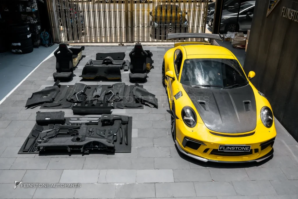 Full Alcantara PORSCHE 991 นอกจากตกแต่งภายนอกเป็นแบบ GT3 RS แล้ว