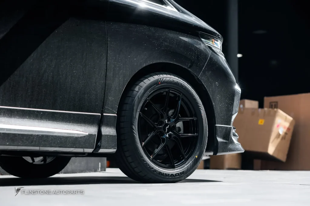 TOYOTA Alphard 40 เลือกติดตั้งชุดล้อ USUS Forged Wheel สีดำเงา ข