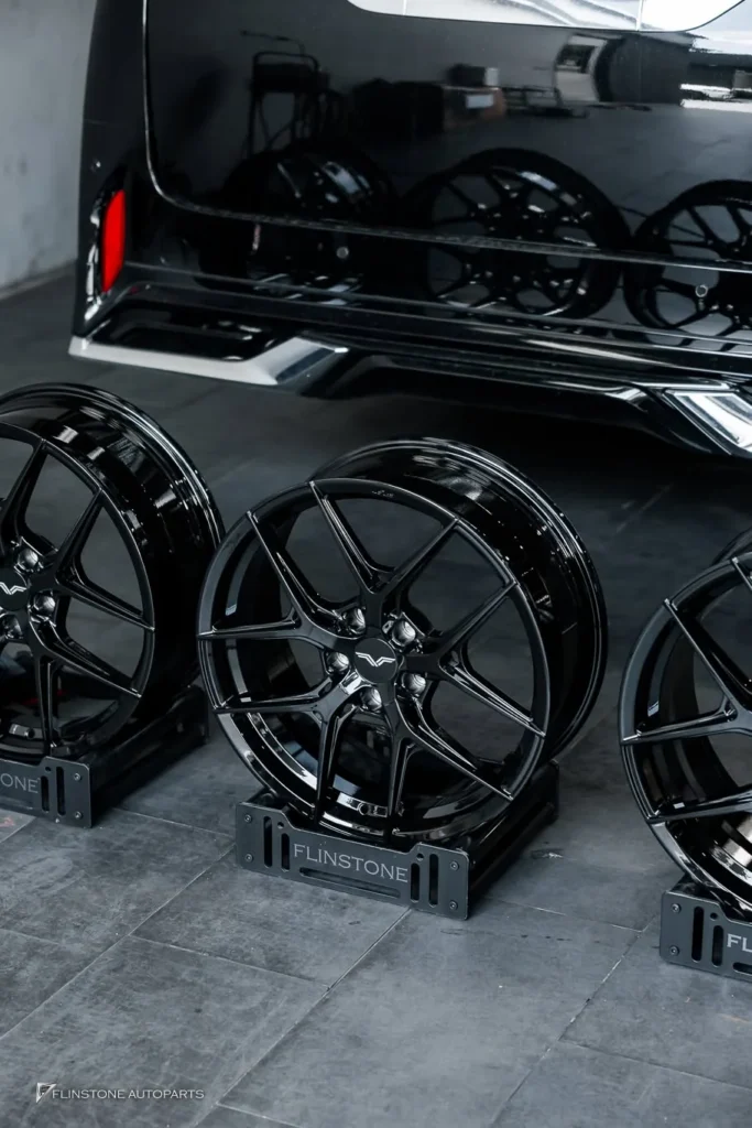 TOYOTA Alphard 40 เลือกติดตั้งชุดล้อ USUS Forged Wheel สีดำเงา ข