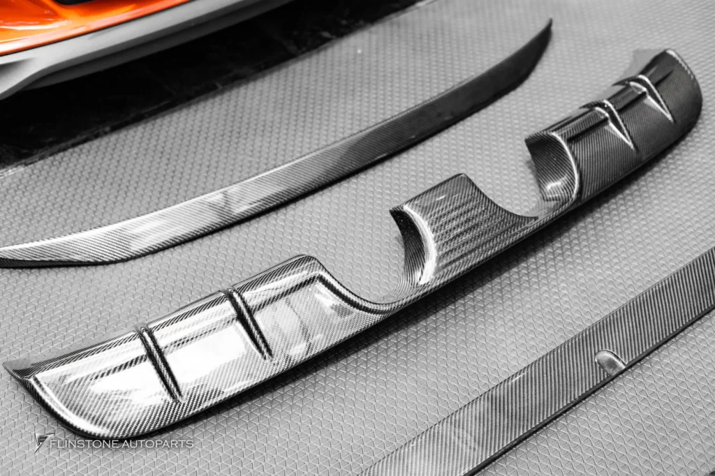 PORSCHE 991.1 – 991.2 GTs Carbon Fiber Side Skirt + GTs Carbon Fiber Rear Diffuser
