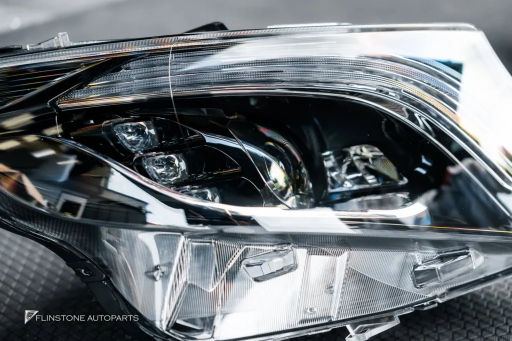 Mercedes-Benz W447 V-Class หรือ Vito สามารถตกแต่งปรับลุคไฟหน้าเป็นแบบ MAYBACH