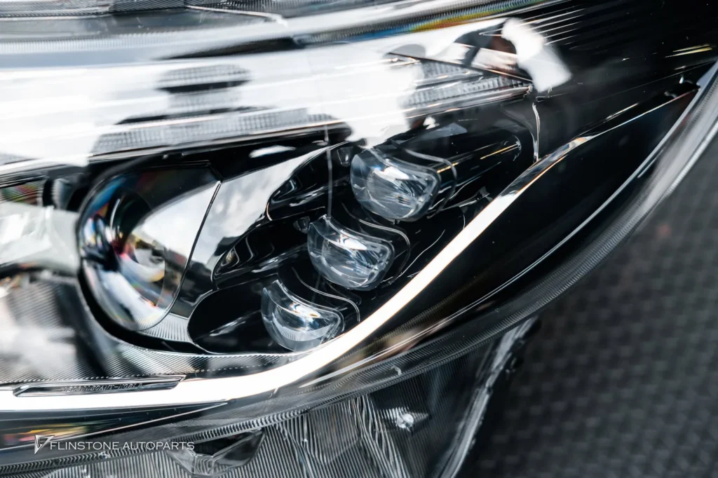 Mercedes-Benz W447 V-Class หรือ Vito สามารถตกแต่งปรับลุคไฟหน้าเป็นแบบ MAYBACH