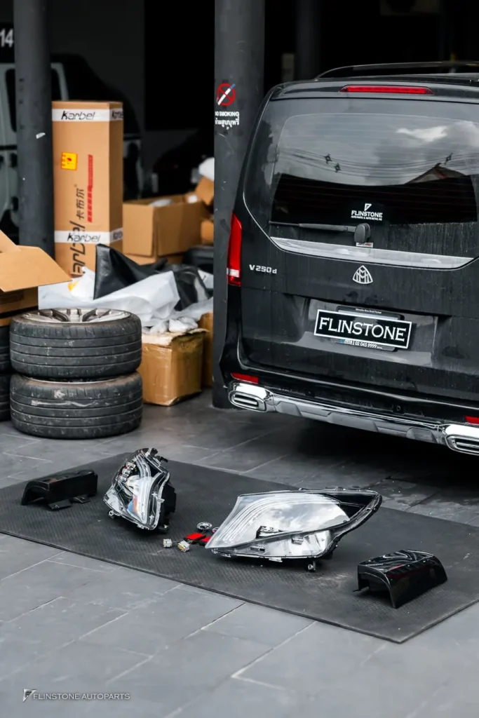 Mercedes-Benz W447 V-Class หรือ Vito สามารถตกแต่งปรับลุคไฟหน้าเป็นแบบ MAYBACH