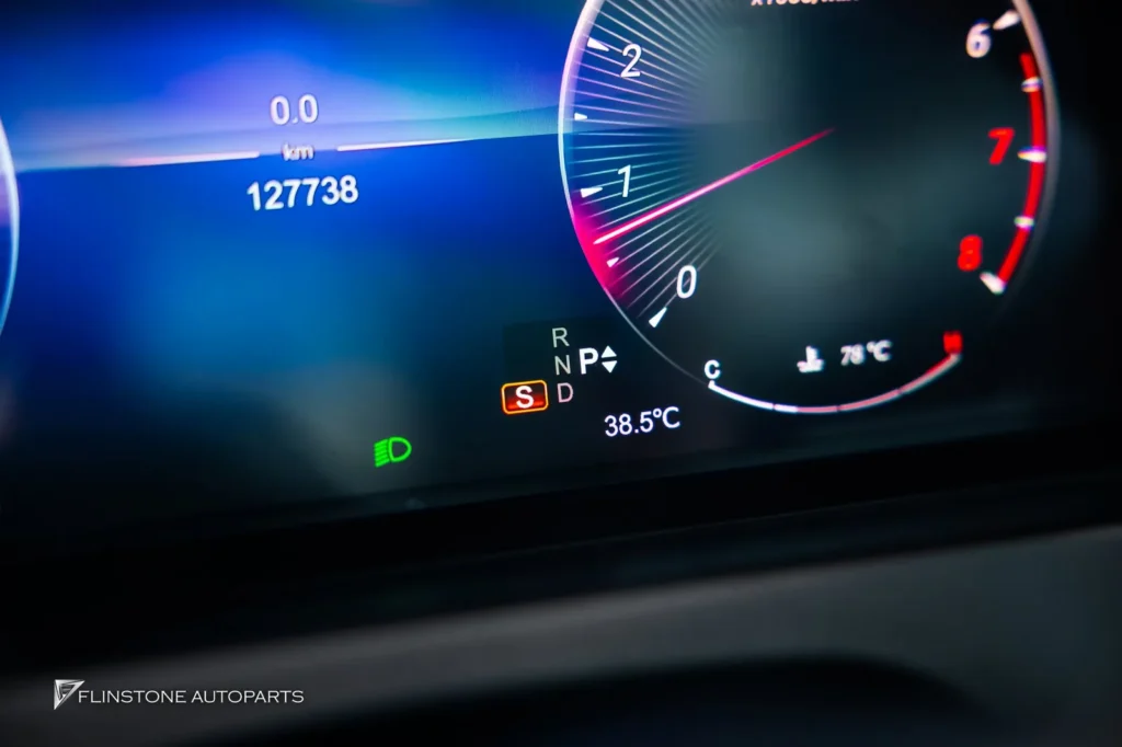 Mercedes-Benz W207 E-Coupe เลือกเปลี่ยนจอเรือนไมล์เป็นแบบ DIGITAL ดูสวยขึ้นเยอ