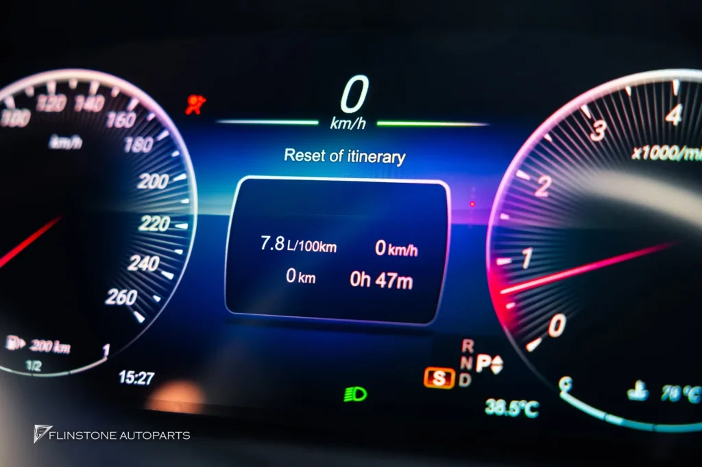 Mercedes-Benz W207 E-Coupe เลือกเปลี่ยนจอเรือนไมล์เป็นแบบ DIGITAL ดูสวยขึ้นเยอ