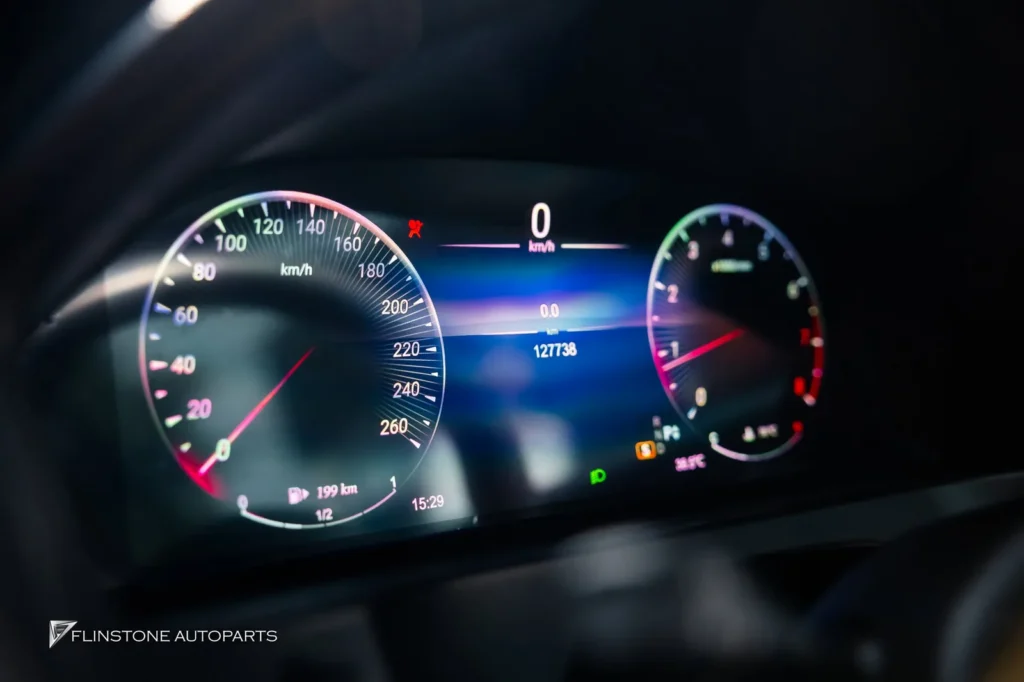 Mercedes-Benz W207 E-Coupe เลือกเปลี่ยนจอเรือนไมล์เป็นแบบ DIGITAL ดูสวยขึ้นเยอ