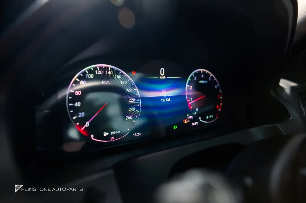 Mercedes-Benz W207 E-Coupe เลือกเปลี่ยนจอเรือนไมล์เป็นแบบ DIGITAL ดูสวยขึ้นเยอ