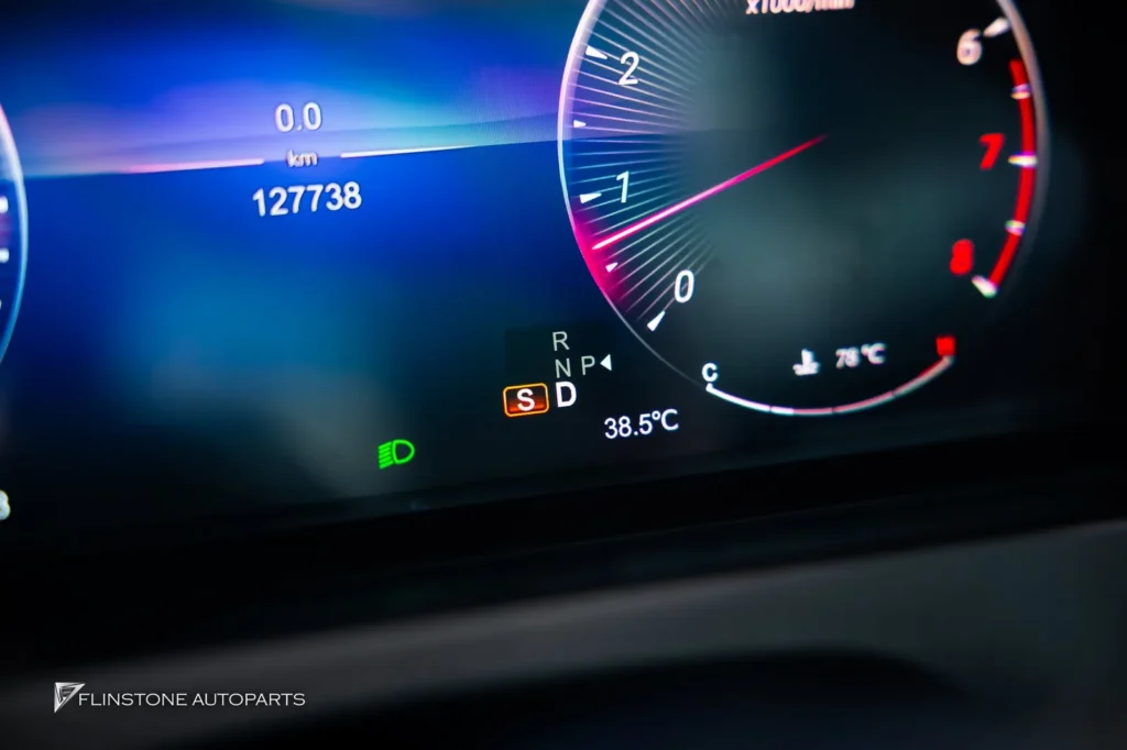 Mercedes-Benz W207 E-Coupe เลือกเปลี่ยนจอเรือนไมล์เป็นแบบ DIGITAL ดูสวยขึ้นเยอ