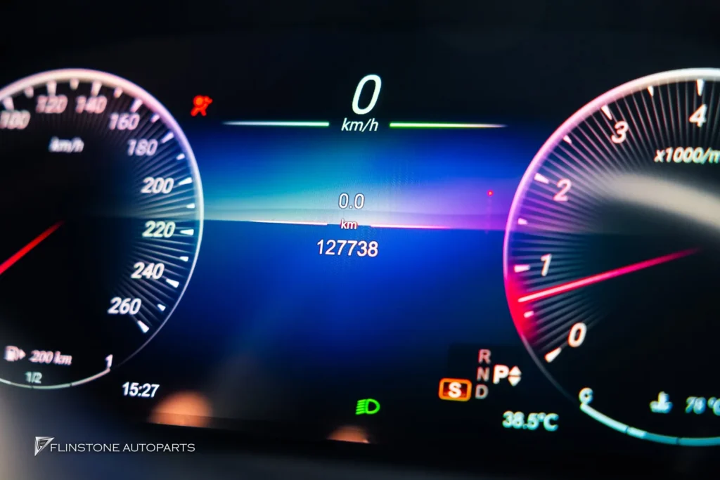 Mercedes-Benz W207 E-Coupe เลือกเปลี่ยนจอเรือนไมล์เป็นแบบ DIGITAL ดูสวยขึ้นเยอ