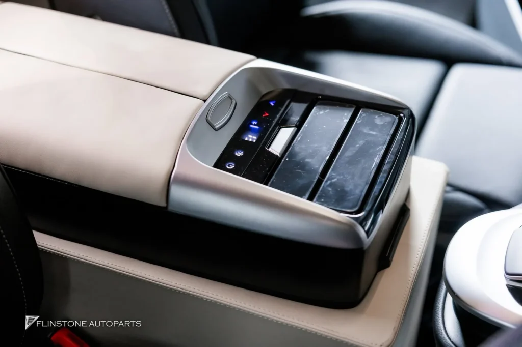 ส่งผลงานอีกคันที่ตกแต่งภายในรถ Mercedes Benz Vito รหัส W447 เปลี