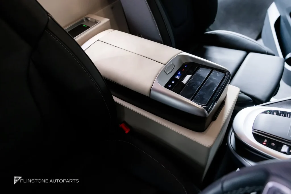 ส่งผลงานอีกคันที่ตกแต่งภายในรถ Mercedes Benz Vito รหัส W447 เปลี