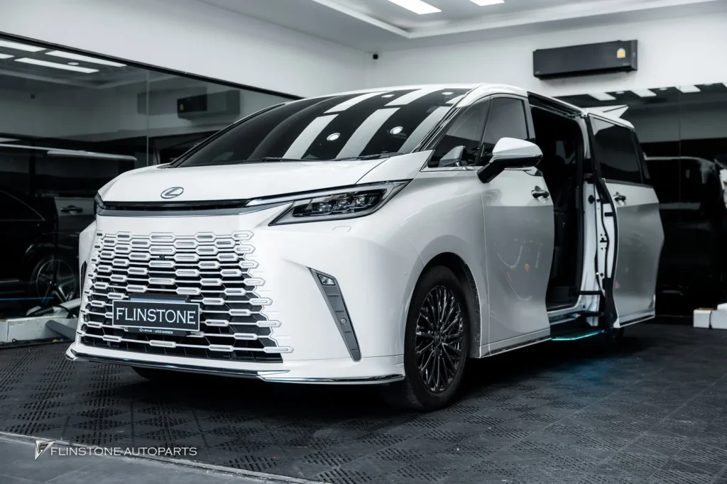 LEXUS LM350h ติดตั้งบันไดข้างอัตโนมัติตรงรุ่นที่มาพร้อมไฟ LED สว