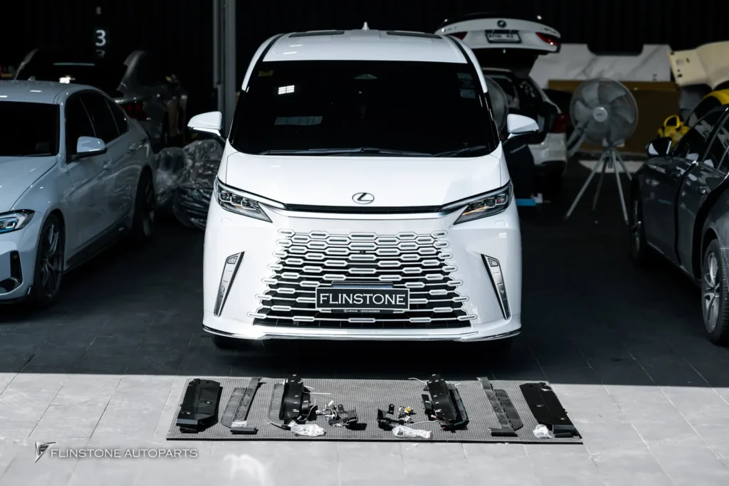 LEXUS LM350h ติดตั้งบันไดข้างอัตโนมัติตรงรุ่นที่มาพร้อมไฟ LED สว