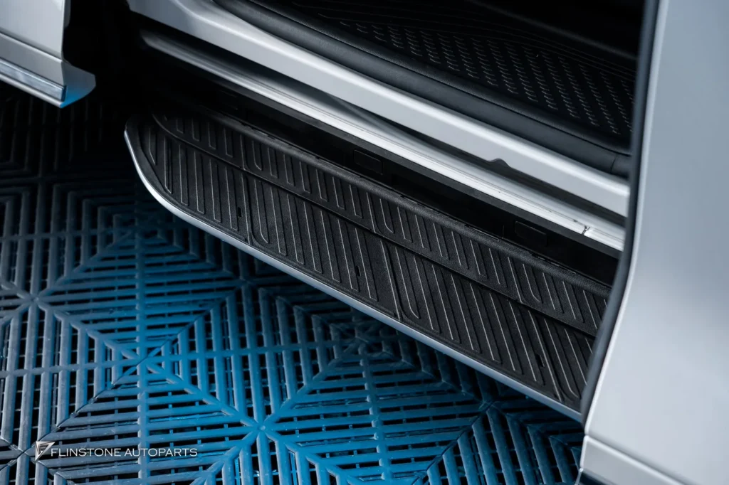 LEXUS LM350h ติดตั้งบันไดข้างอัตโนมัติตรงรุ่นที่มาพร้อมไฟ LED สว