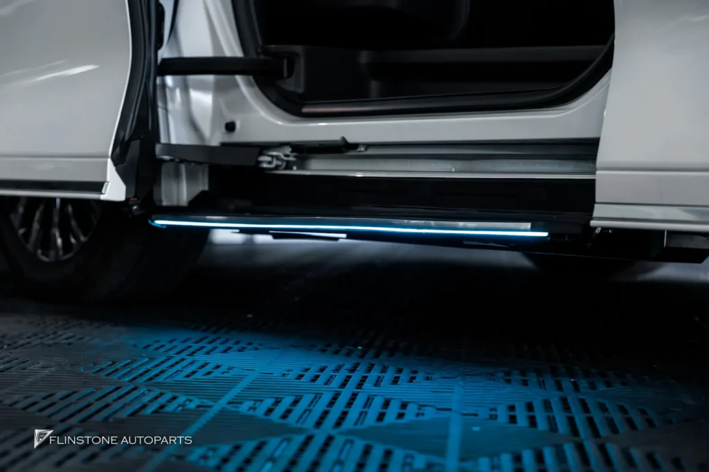 LEXUS LM350h ติดตั้งบันไดข้างอัตโนมัติตรงรุ่นที่มาพร้อมไฟ LED สว