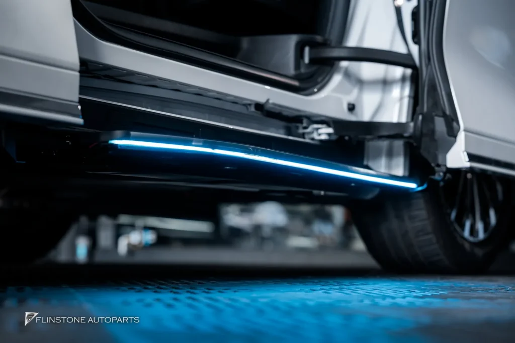 LEXUS LM350h ติดตั้งบันไดข้างอัตโนมัติตรงรุ่นที่มาพร้อมไฟ LED สว