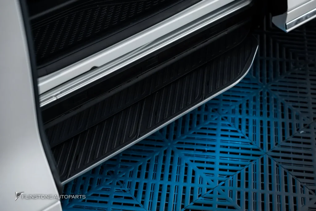 LEXUS LM350h ติดตั้งบันไดข้างอัตโนมัติตรงรุ่นที่มาพร้อมไฟ LED สว