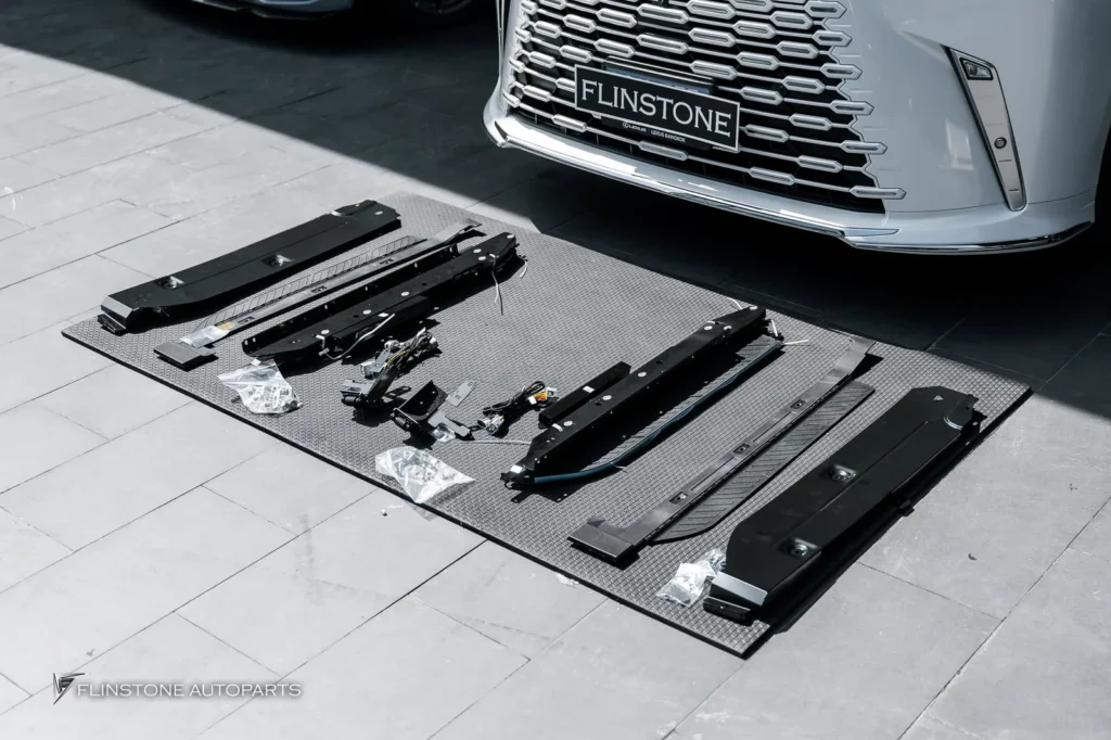 LEXUS LM350h ติดตั้งบันไดข้างอัตโนมัติตรงรุ่นที่มาพร้อมไฟ LED สว