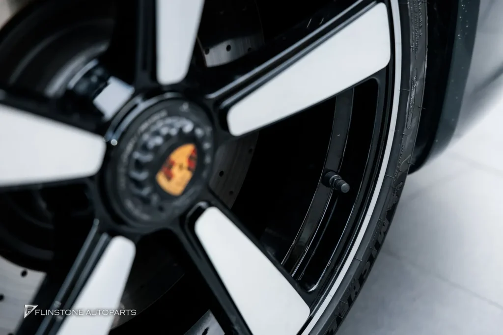 PORSCHE 992 Targa4 GTS
