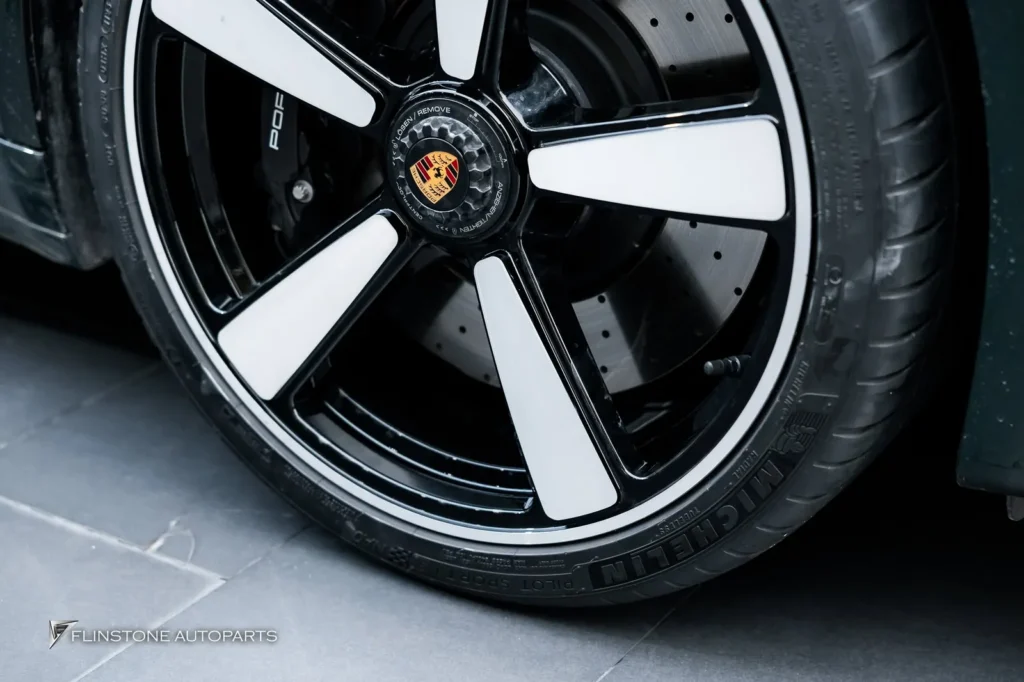 PORSCHE 992 Targa4 GTS