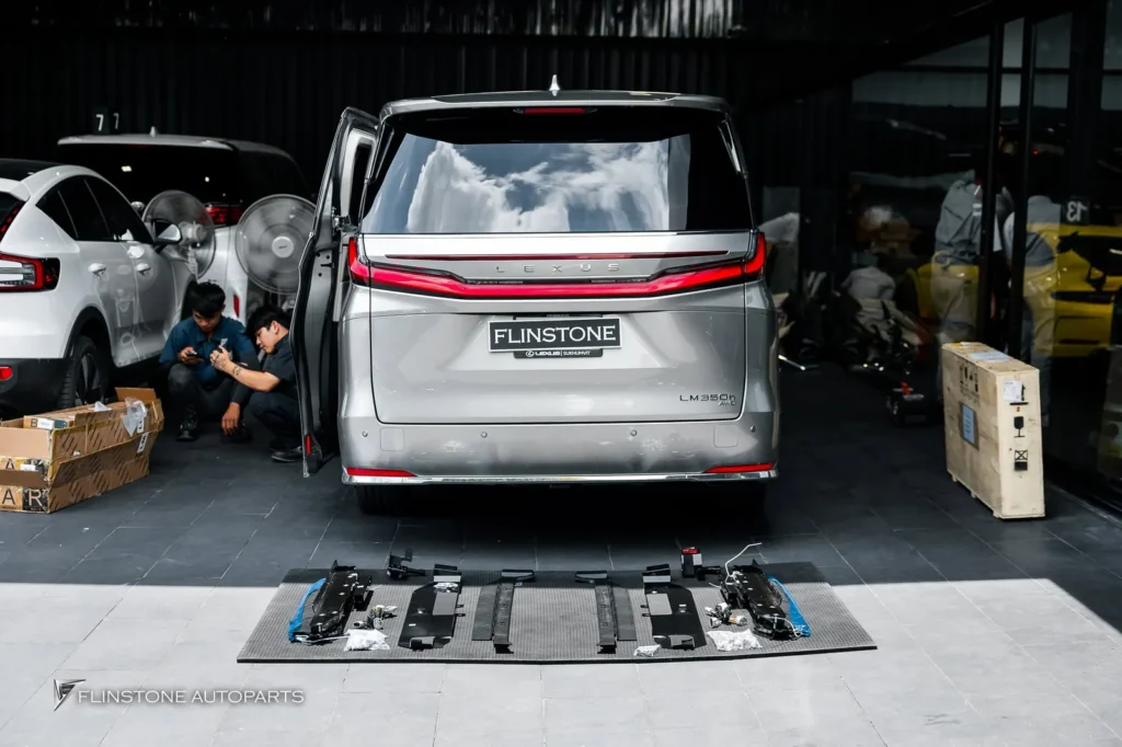 เข้ามาอีกคัน LEXUS LM350h ติดตั้งบันไดข้างอัตโนมัติตรงรุ่น สามาร