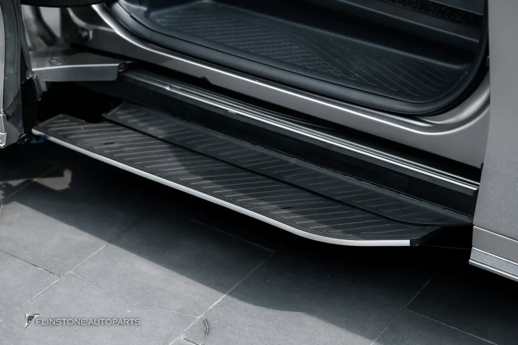 เข้ามาอีกคัน LEXUS LM350h ติดตั้งบันไดข้างอัตโนมัติตรงรุ่น สามาร