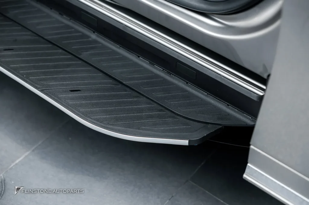 เข้ามาอีกคัน LEXUS LM350h ติดตั้งบันไดข้างอัตโนมัติตรงรุ่น สามาร