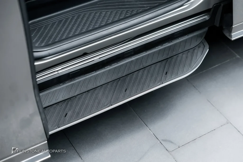 เข้ามาอีกคัน LEXUS LM350h ติดตั้งบันไดข้างอัตโนมัติตรงรุ่น สามาร