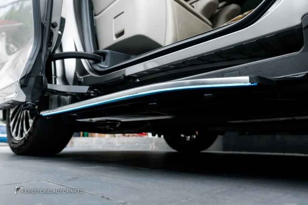 เข้ามาอีกคัน LEXUS LM350h ติดตั้งบันไดข้างอัตโนมัติตรงรุ่น สามาร