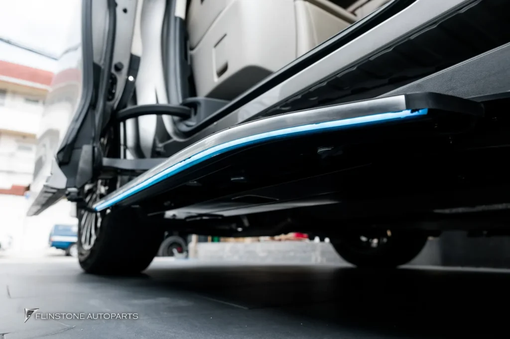 เข้ามาอีกคัน LEXUS LM350h ติดตั้งบันไดข้างอัตโนมัติตรงรุ่น สามาร
